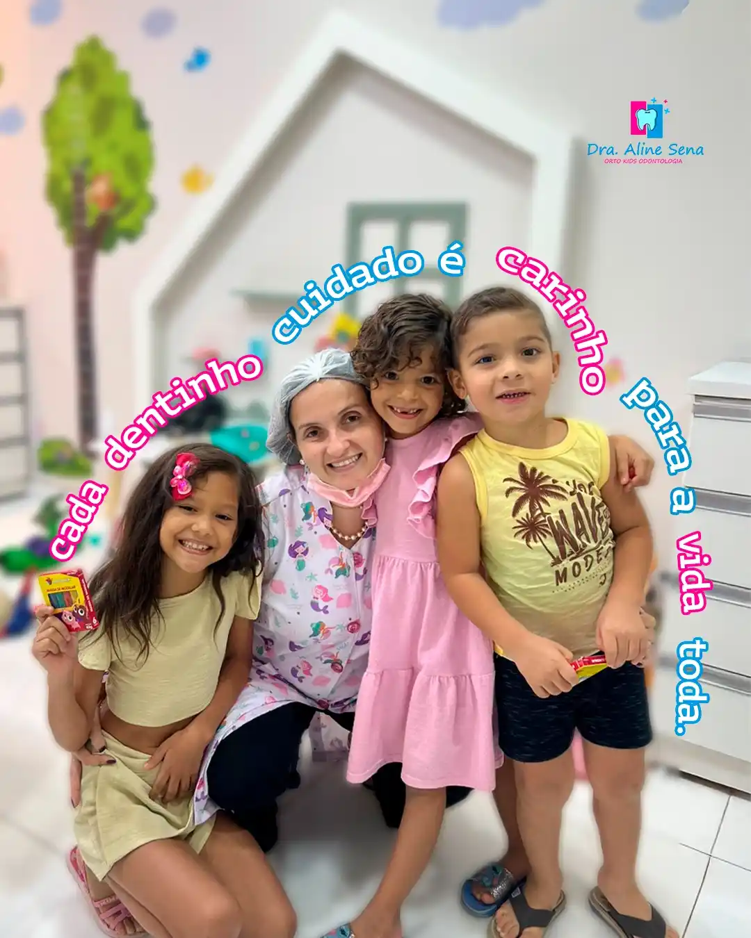 Criança sorrindo durante consulta de odontopediatria em Ariquemes